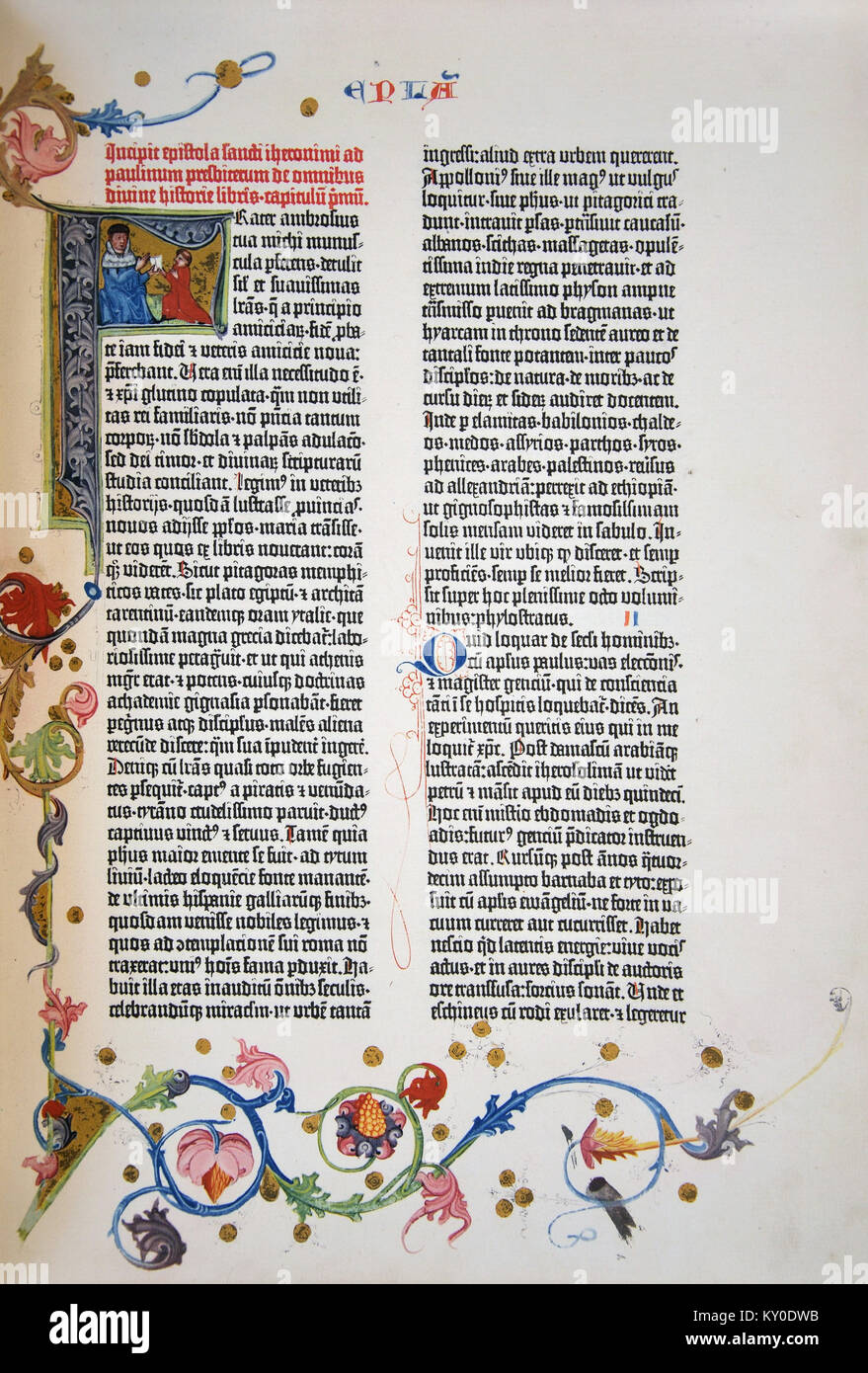 Pagina da un facsimile del 1455 la Bibbia di Gutenberg, la prima versione stampata della Vulgata latina. Foto Stock