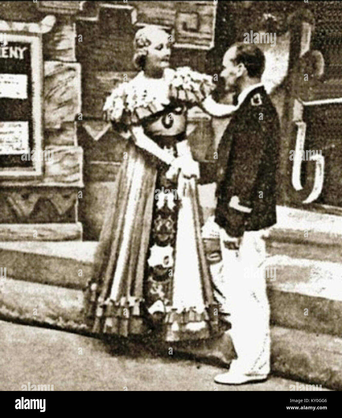 Fotografia degli artisti ungheresi Hanna Honthy e Ferenc Krámer, che evidenziano il loro lavoro nel teatro e nella storia delle arti dello spettacolo in Ungheria. Foto Stock