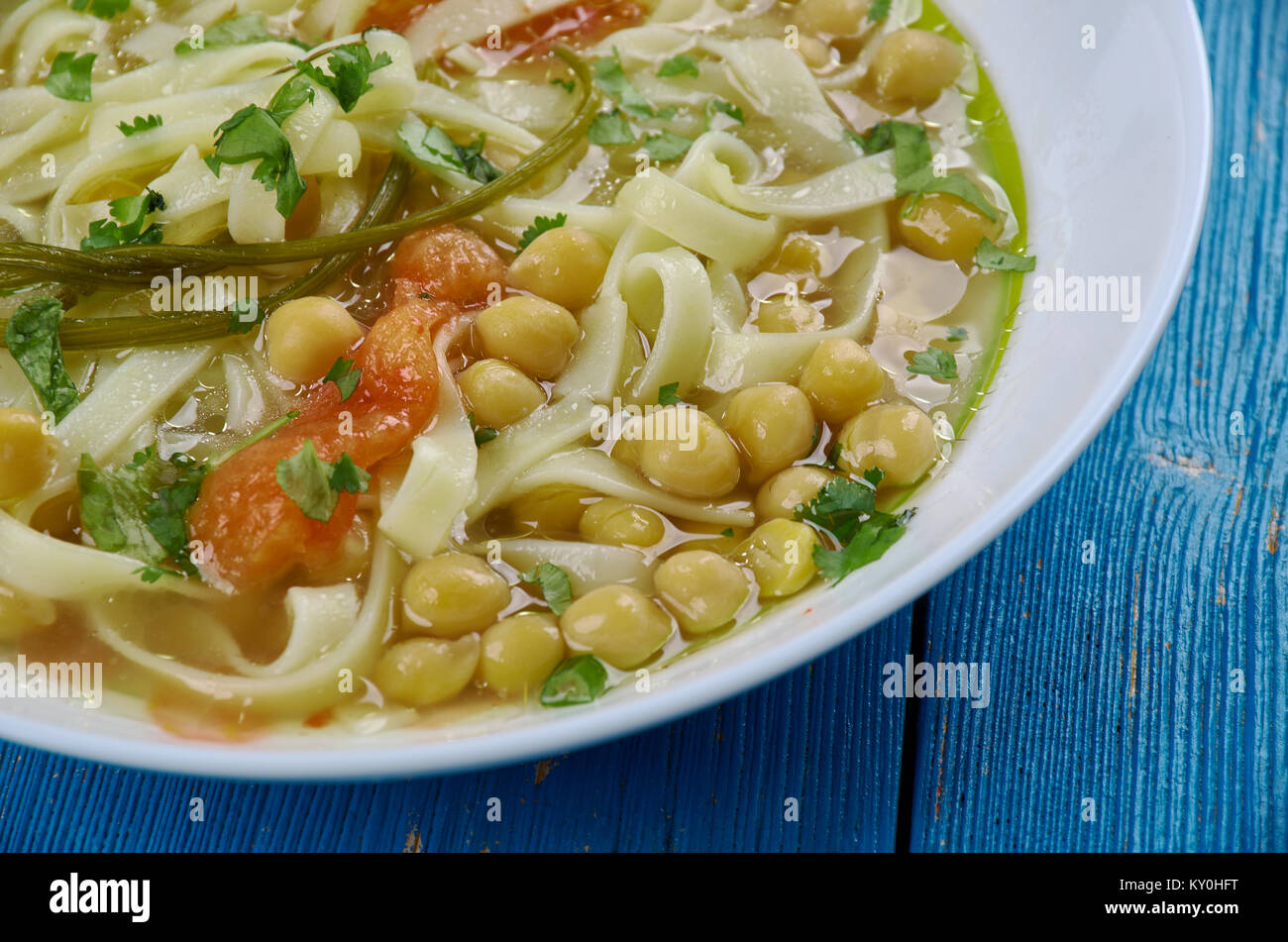 Oshi burida - Tajik minestra di ceci e tagliatelle Foto Stock