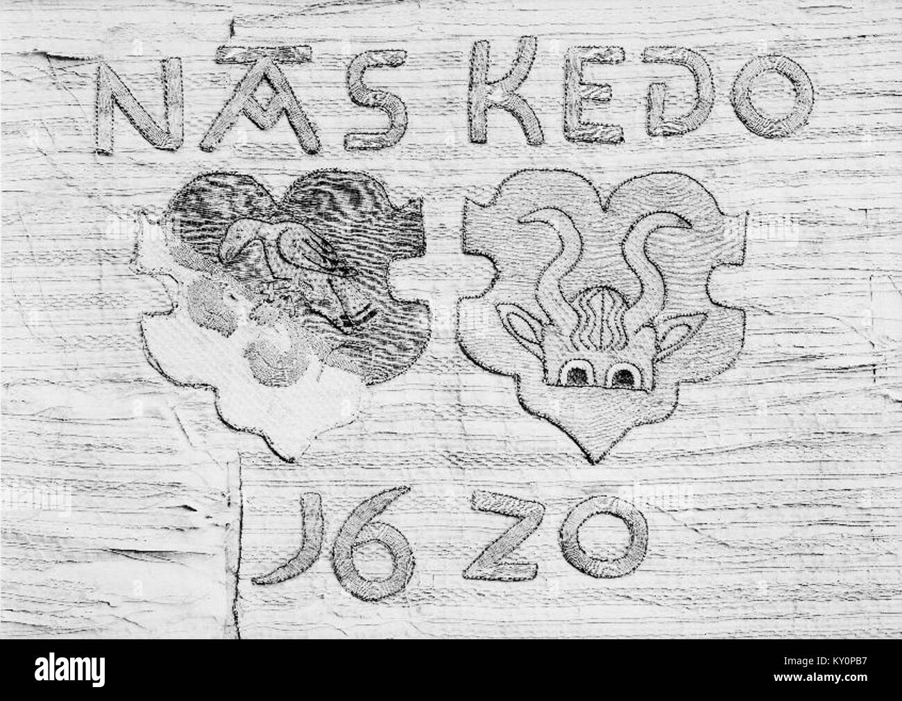 La chiesa di Håtuna in Uppland, Svezia, è una chiesa medievale in pietra caratterizzata da elementi architettonici romanici e gotici, nota per la sua importanza storica e culturale. Foto Stock