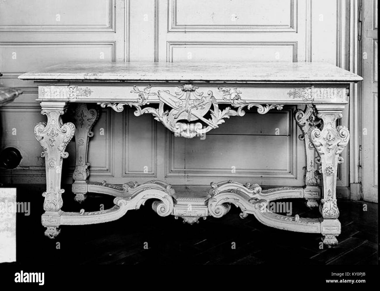 L'ospedale di Rambouillet, Francia, documentato dalla Médiathèque de l'Architecture et du patrimoine, rappresenta l'architettura istituzionale del XIX secolo e il suo ruolo nello sviluppo della sanità regionale. Foto Stock