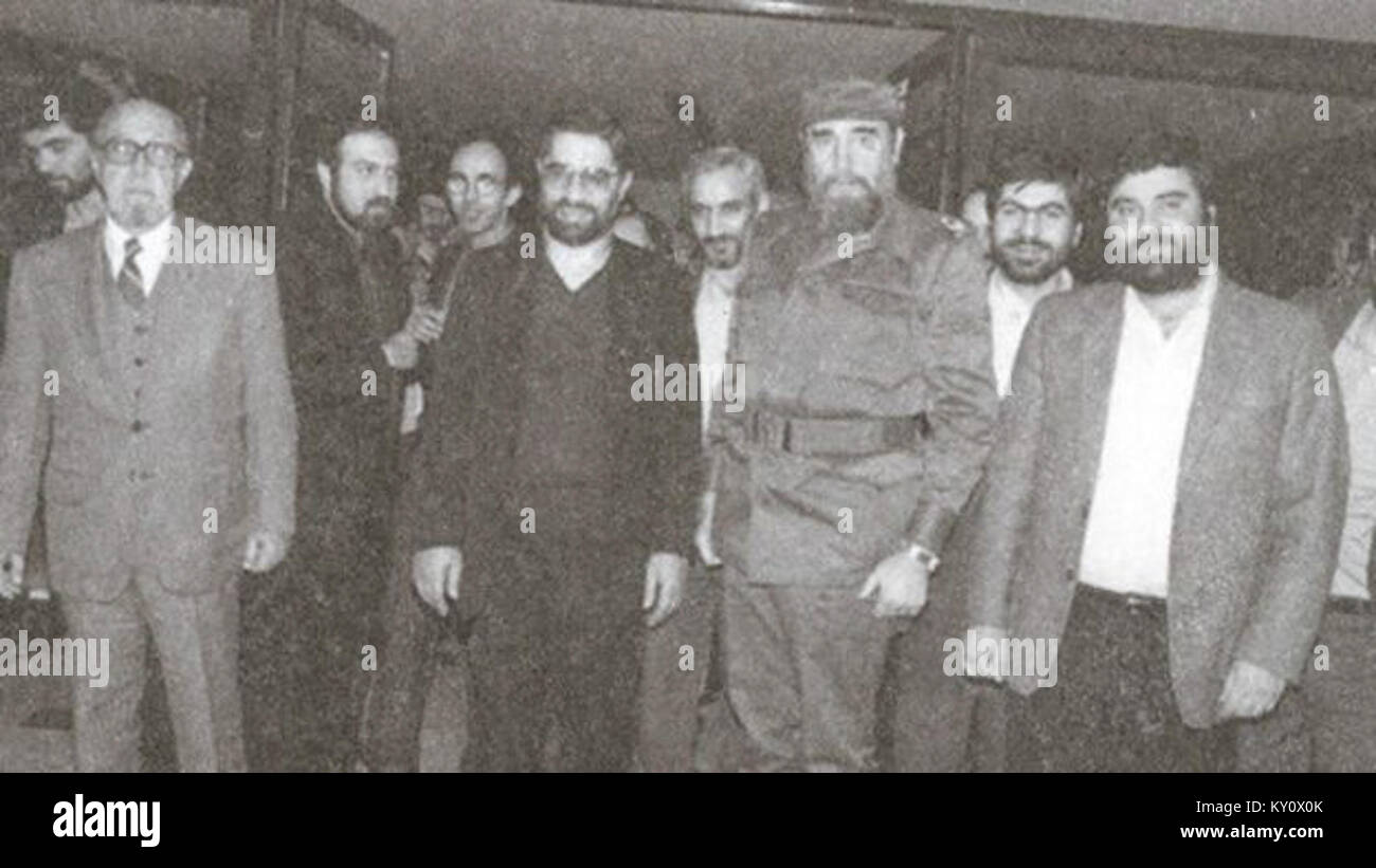 Fotografia del 1983 che mostra il leader cubano Fidel Castro che incontra il politico iraniano Mir-Hossein Mousavi, che riflette le relazioni diplomatiche. Foto Stock