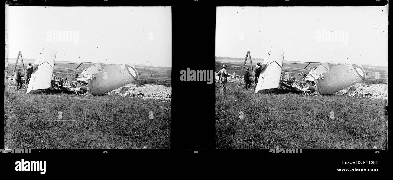 Fleury. 24-07-16. Escadrille MF 2. M Farman venant de capoter - Fonds Berthelé - 49FI732 Foto Stock