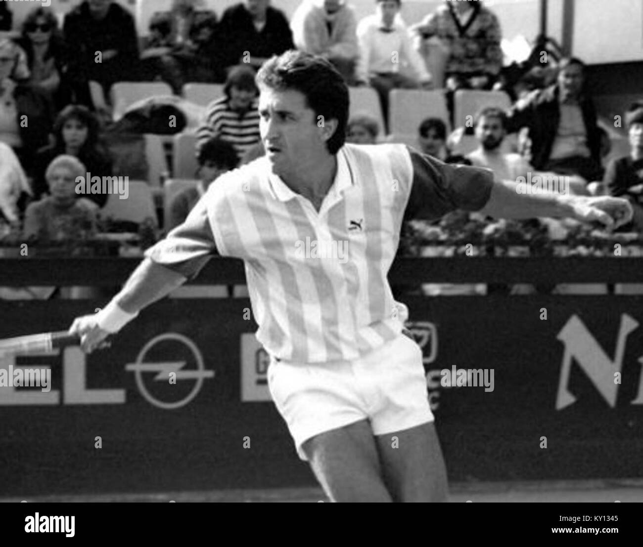 Florin Segarceanu, un ex tennista rumeno, è noto per i suoi successi nei tornei internazionali durante gli anni '1990, in particolare nel doppio. La sua carriera ha avuto un impatto significativo sul tennis rumeno. Foto Stock