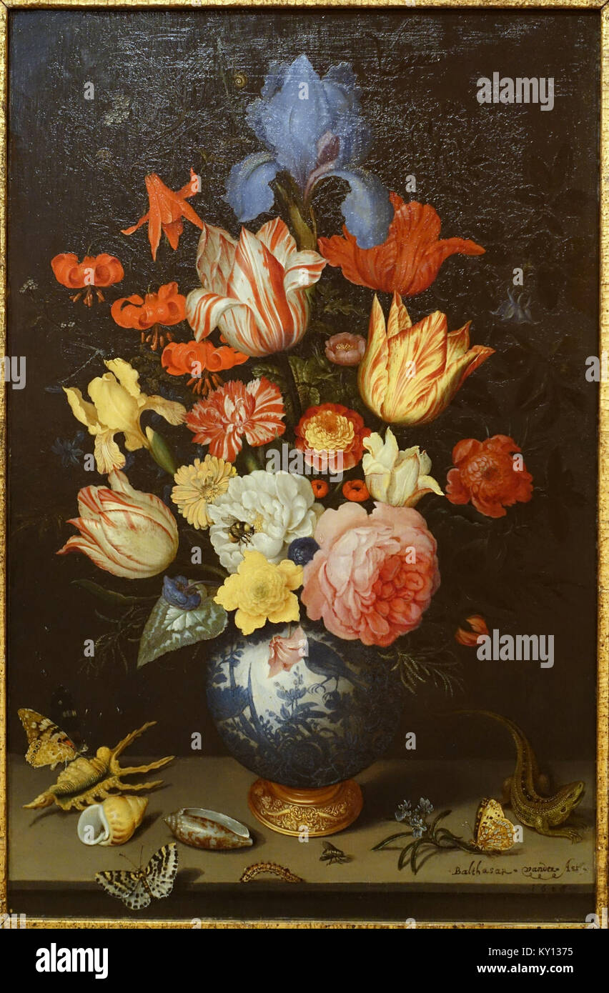 Il dipinto ad olio del 1628 *Fiori in vaso cinese* di Balthasar van der AST raffigura una disposizione floreale riccamente dettagliata in un vaso di porcellana, esemplificando l'arte della natura morta del secolo d'oro olandese e la raffinata tecnica di van der AST. Foto Stock