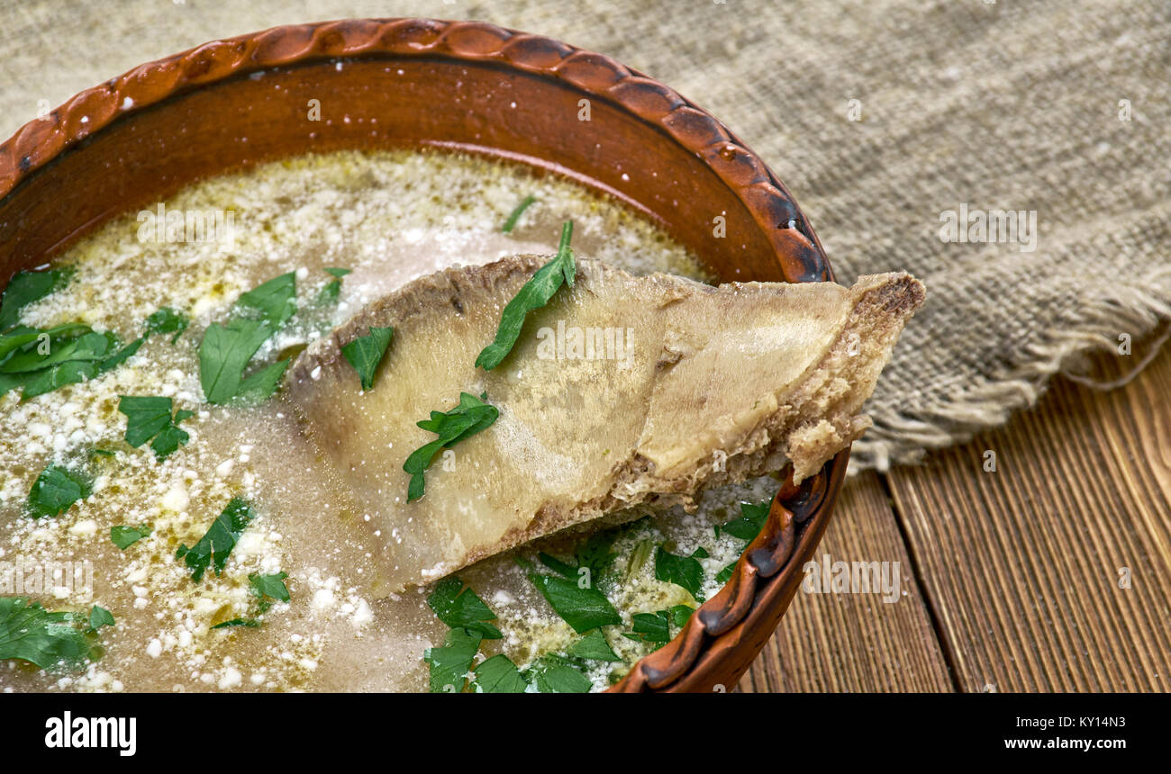 Ciorba de miel cu bors - rumeno zuppa di agnello< close up Foto Stock