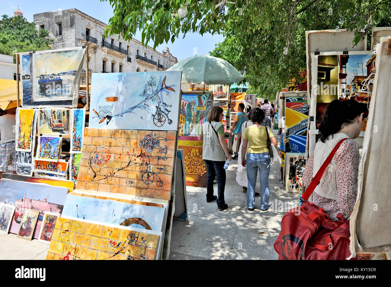 L'Avana, Cuba, 6 maggio 2006. Un dipinto per la vendita nel mercato principale all'Avana il 6 maggio 2006. Foto Stock