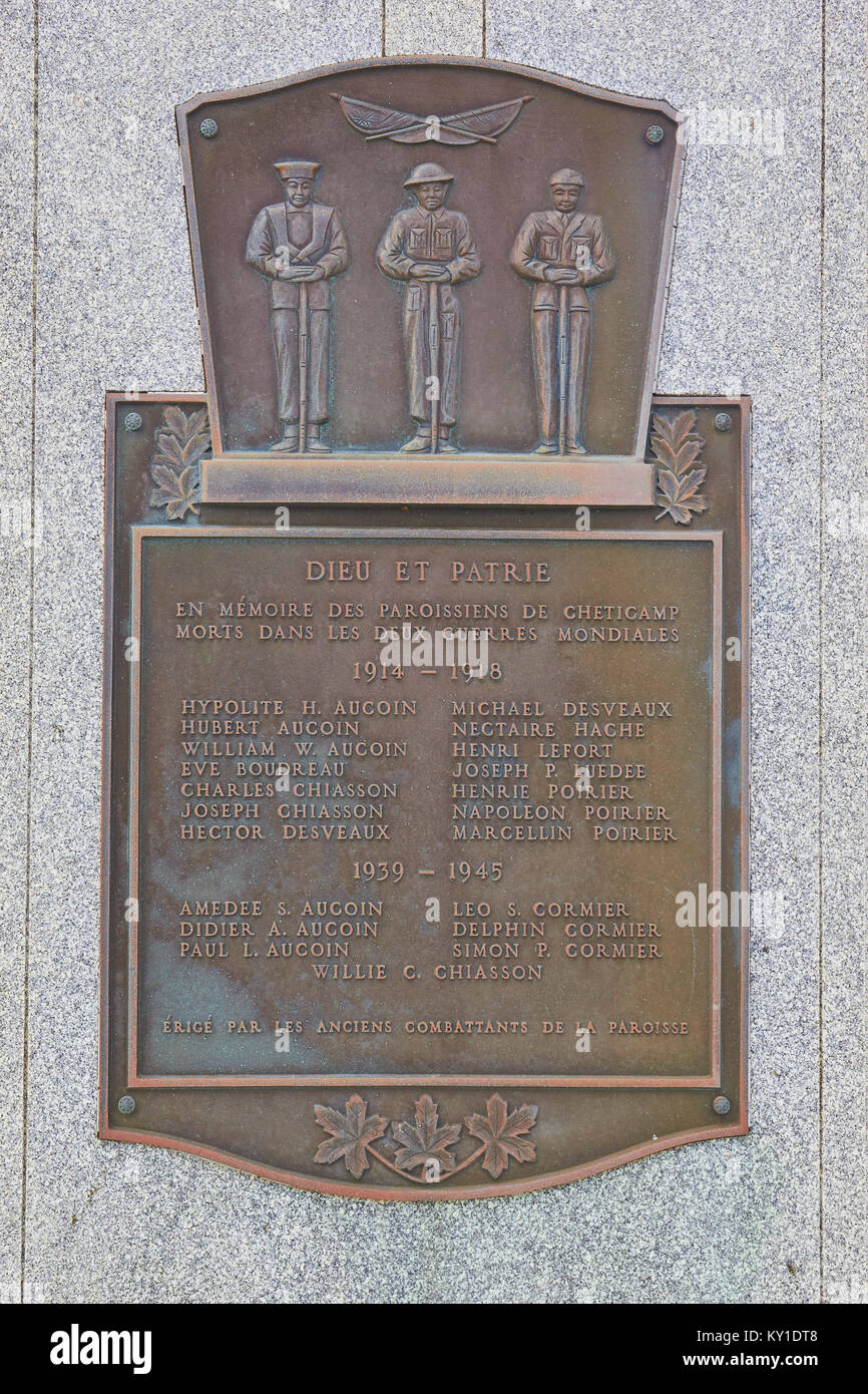 Memoriale di parrocchiani uccisi durante i 2 guerre mondiali, Cheticamp, Cape Breton Island, Nova Scotia, Canada. Foto Stock