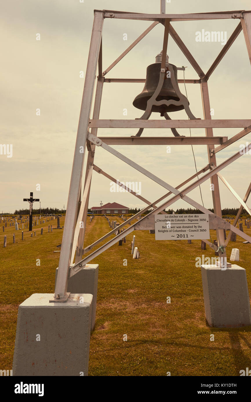 Torre campanaria donati dai Cavalieri di Colombo cattolica servizio fraterno organizzazione, San Giuseppe du Moine chiesa, Cape Breton Island, Nova Scotia, Canada Foto Stock
