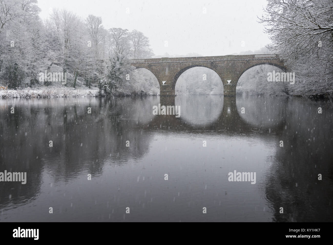 Snowy Prebends Bridge, Durham, Regno Unito Foto Stock