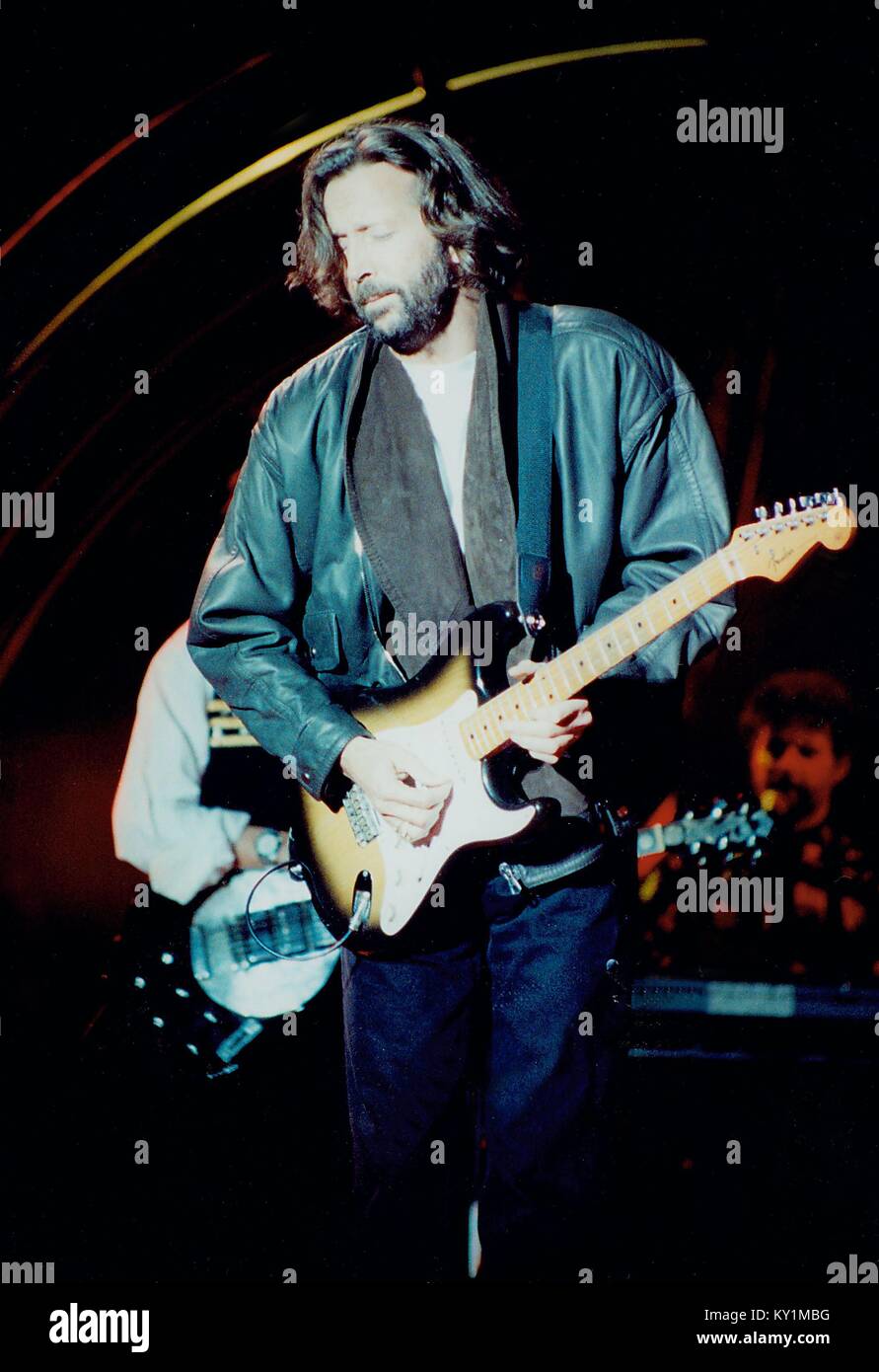 Eric Clapton giocando Little Red Rooster con i Rolling Stones Shea sta NY 10/10/89 Foto Michael Brito Foto Stock