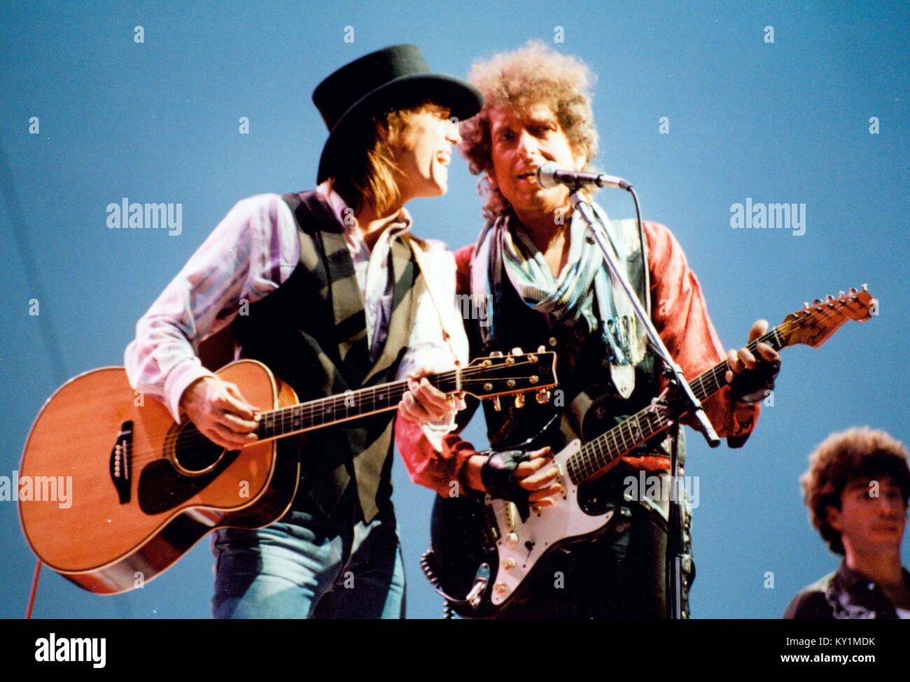 Bob Dylan plaing con Tom Petty il 4 luglio a Buffalo NY 1986 photo Michael Brito Foto Stock