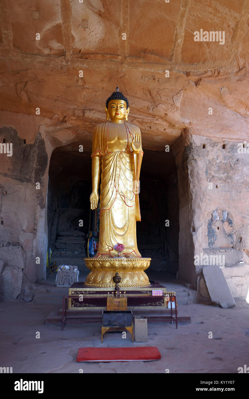 ZHANGYE, Cina - circa nel maggio 2017 Buddha in mati Si tempio nelle grotte di roccia Foto Stock