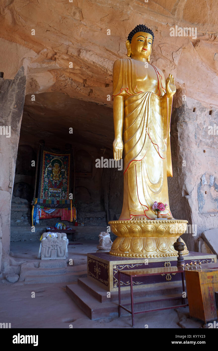 ZHANGYE, Cina - circa nel maggio 2017 Buddha in mati Si tempio nelle grotte di roccia Foto Stock