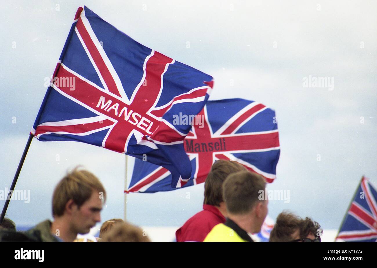Nigel Mansell unione jack bandiere che sventolano al 1992 British Grand Prix incontro, Silverstone. Foto Stock