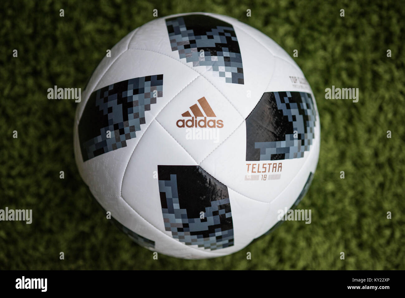 Gazzetta Matchball per la Coppa del Mondo FIFA 2018. Adidas Telstar Football. Foto Stock