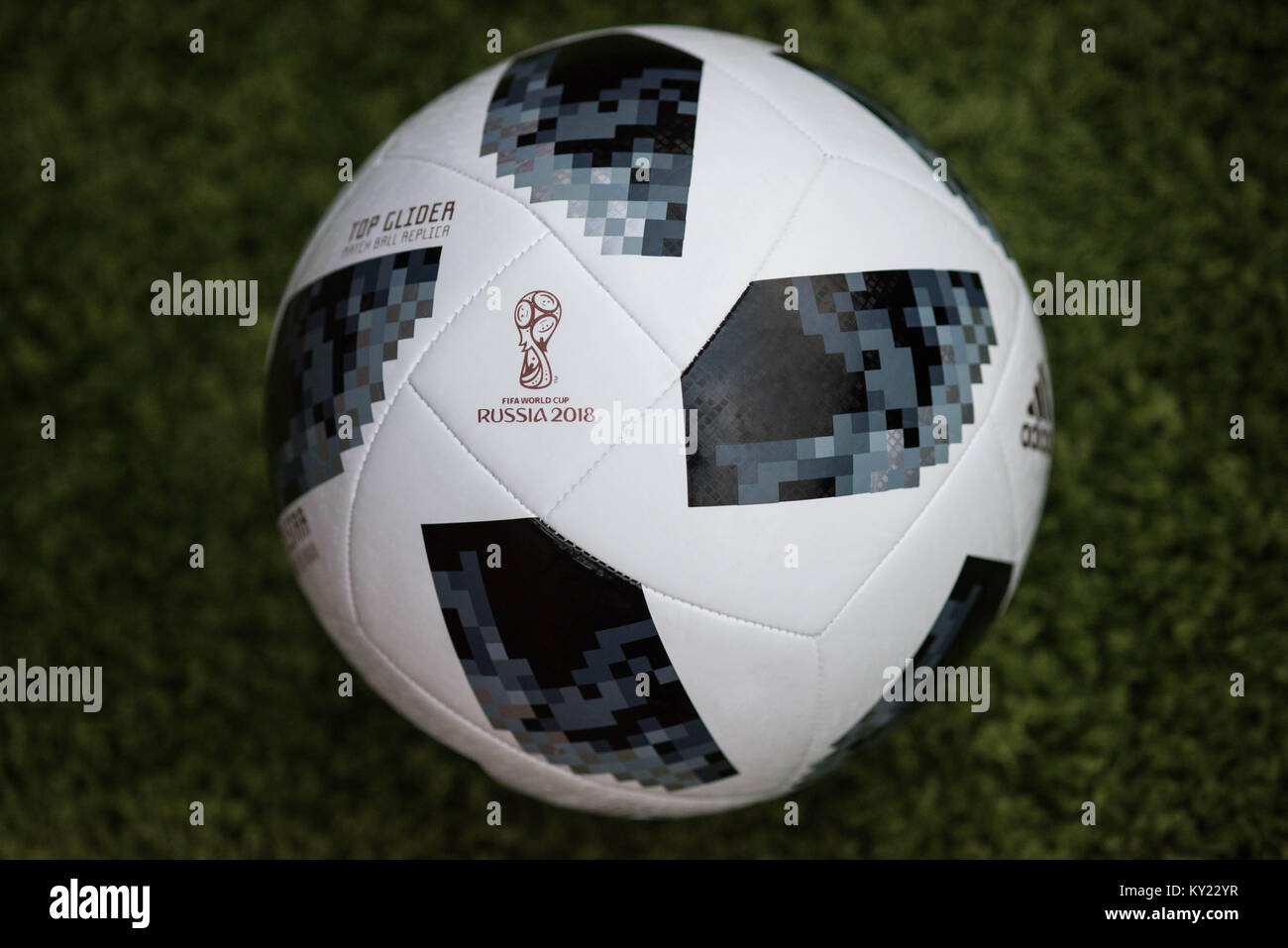 Gazzetta Matchball per la Coppa del Mondo FIFA 2018. Adidas Telstar Football. Foto Stock