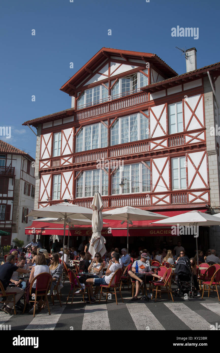 Majestic Bar, Cafe e ristorante, Louis XIV Square, Saint Jean de Luz; Paese Basco; Francia Foto Stock