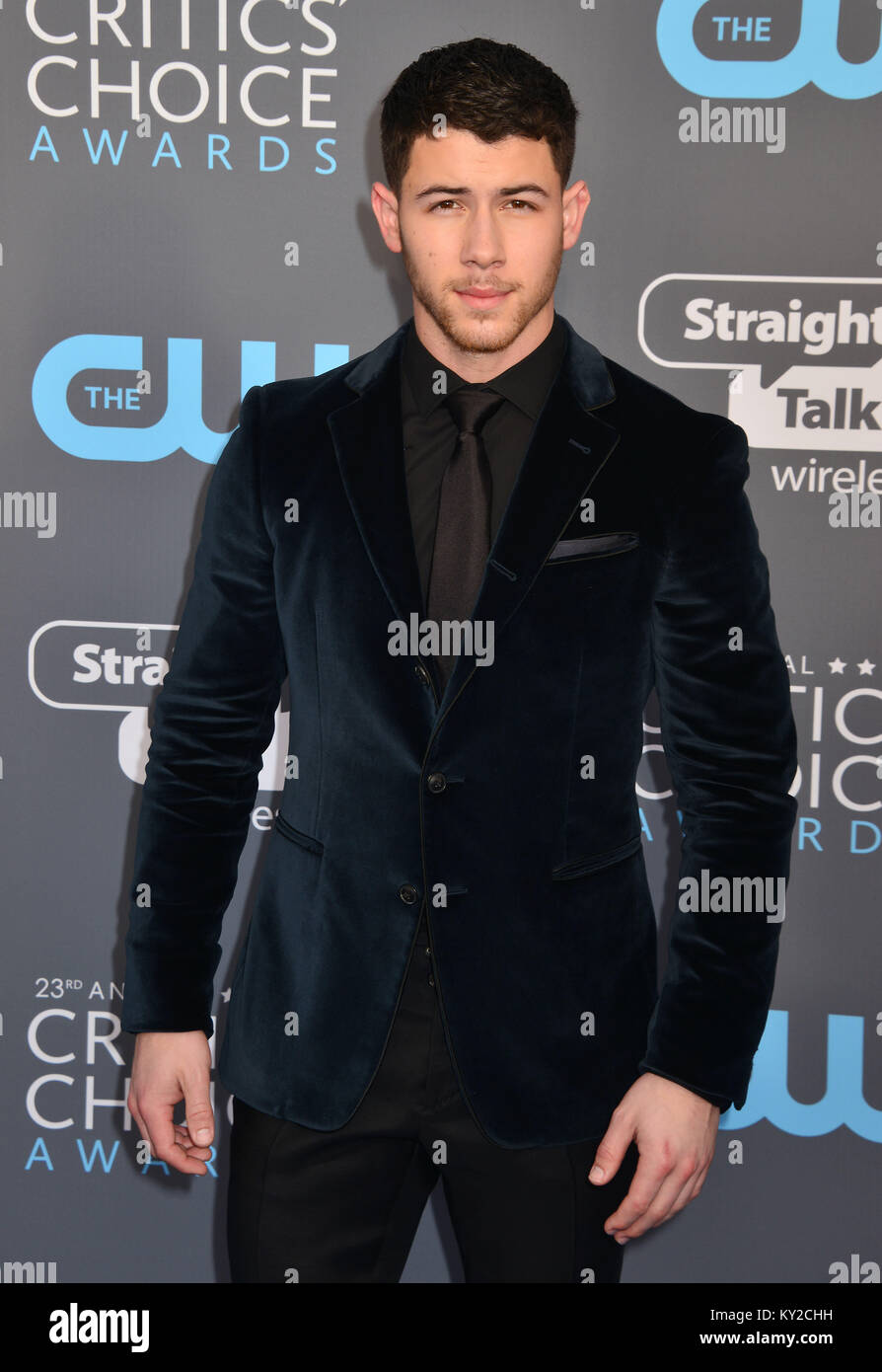 Santa Monica, California, Stati Uniti d'America. Xi gen, 2018. Nick Jonas assiste la ventitreesima edizione critica' Choice Awards a Barker Hangar su gennaio 11, 2018 in Santa Monica, California Credit: Tsuni/USA/Alamy Live News Foto Stock