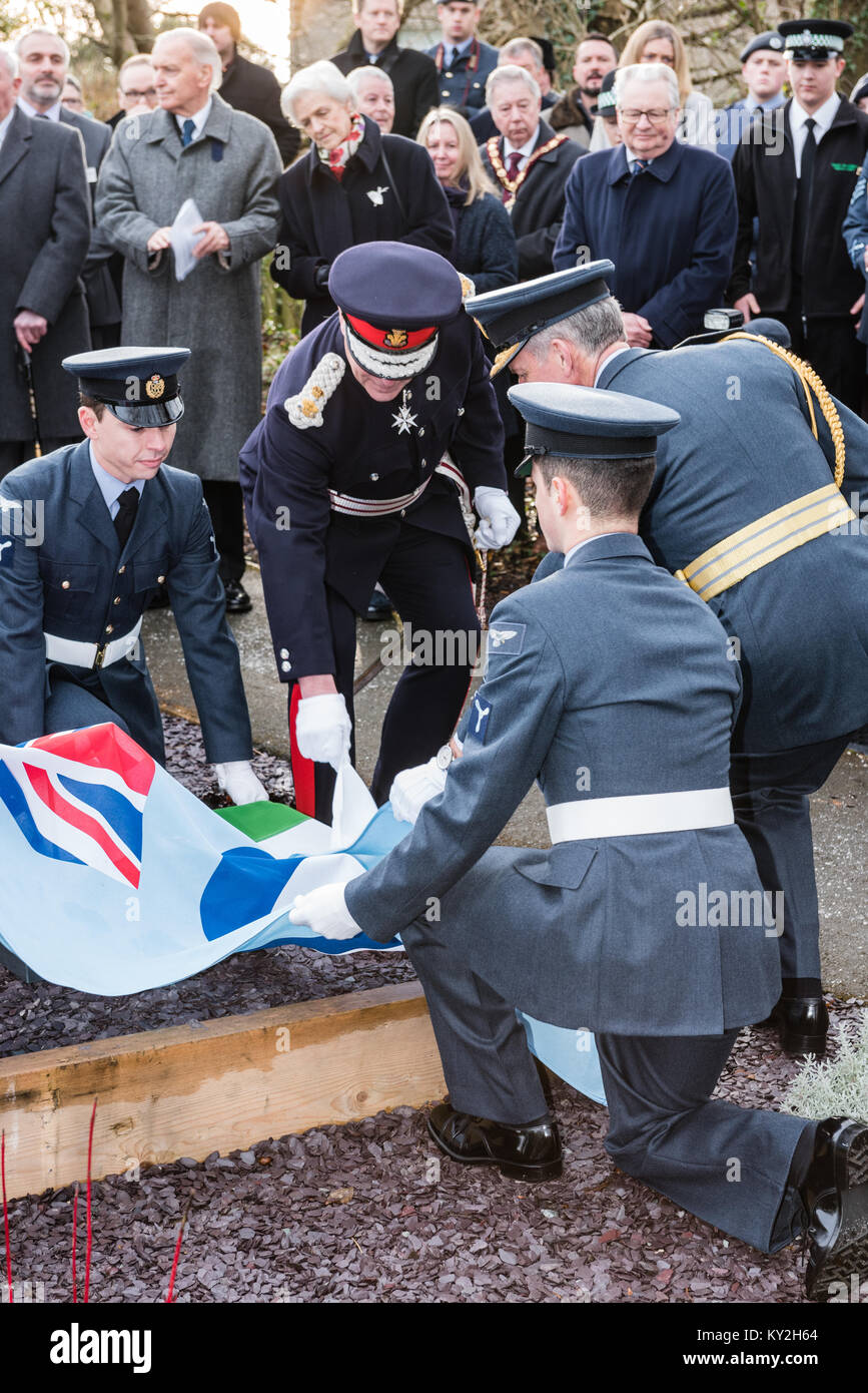 Llanystumdwy, Gwynedd, Regno Unito. Xii gen, 2018. Regno Unito. Il Signore luogotenente di Gwynedd, Gwynedd, Edmund Bailey e capo del personale aereo AIR CHIEF MARSHAL sir Stephen Hillier svelerà il giardino in occasione della commemorazione del Primo Ministro David Lloyd George's 1917 la decisione di creare il primo al mondo indipendente di Air Force nel 1918. Credito: Michael Gibson/Alamy Live News Foto Stock