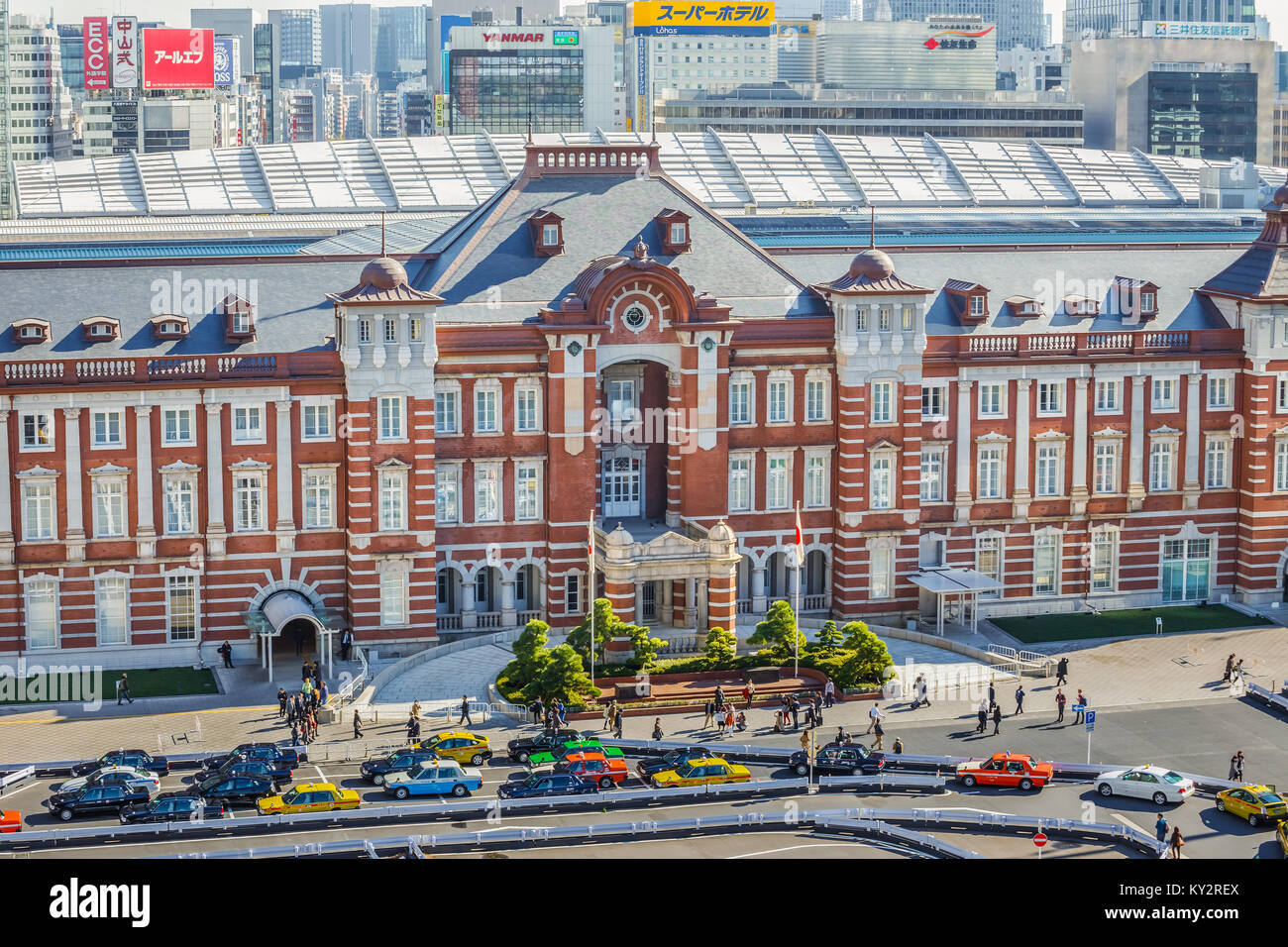 TOKYO, Giappone - 26 novembre: Stazione di Tokyo in Giappone a Tokyo il 26 novembre 2013. Aperto in 1914, un importante una stazione ferroviaria nei pressi del Palazzo Imperiale polv Foto Stock