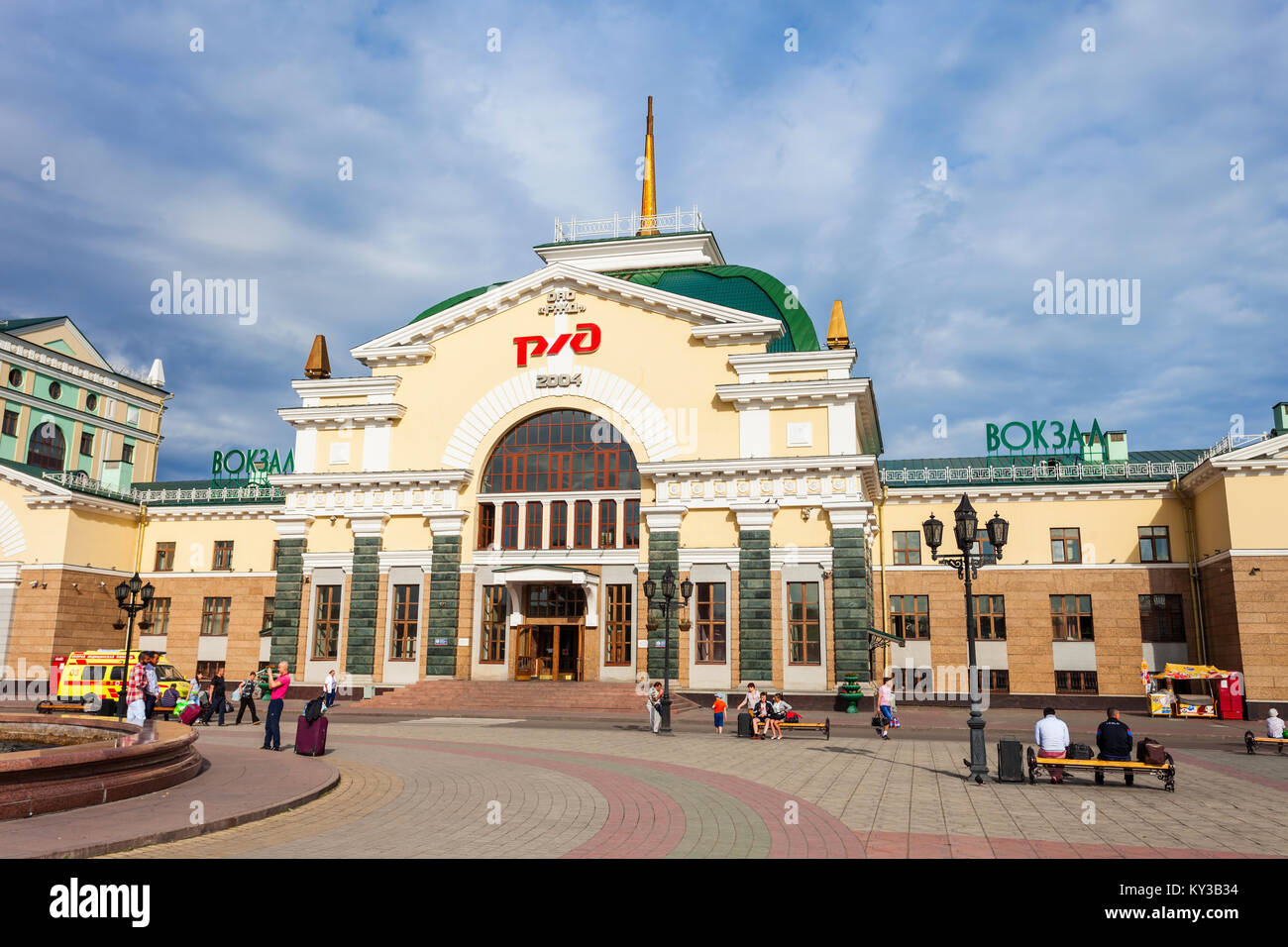 KRASNOYARSK, RUSSIA - Luglio 05, 2016: Krasnoyarsk Trans-Siberian stazione ferroviaria in Russia. Krasnoyarsk è situato sul fiume Yenisei in Russia Foto Stock