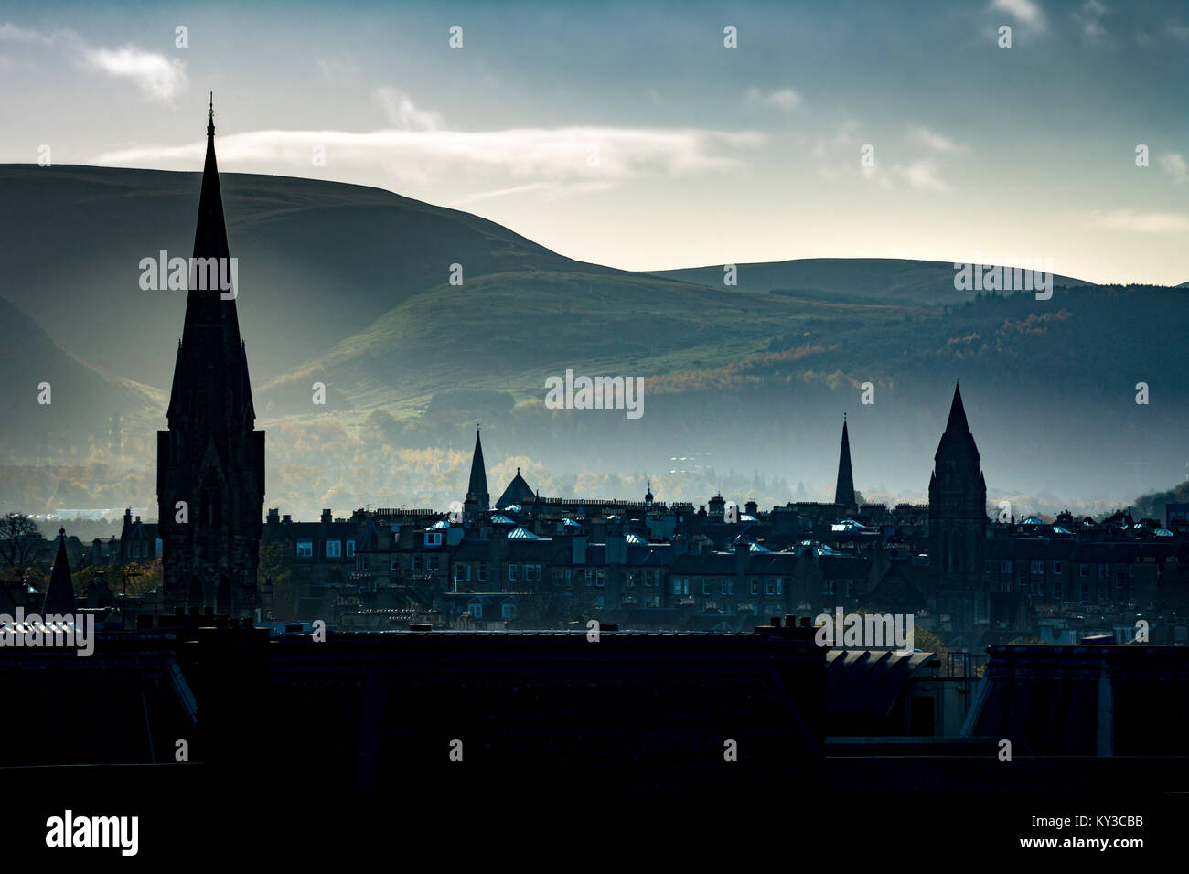 Edinburgh skyline cercando di fronte al castello Foto Stock