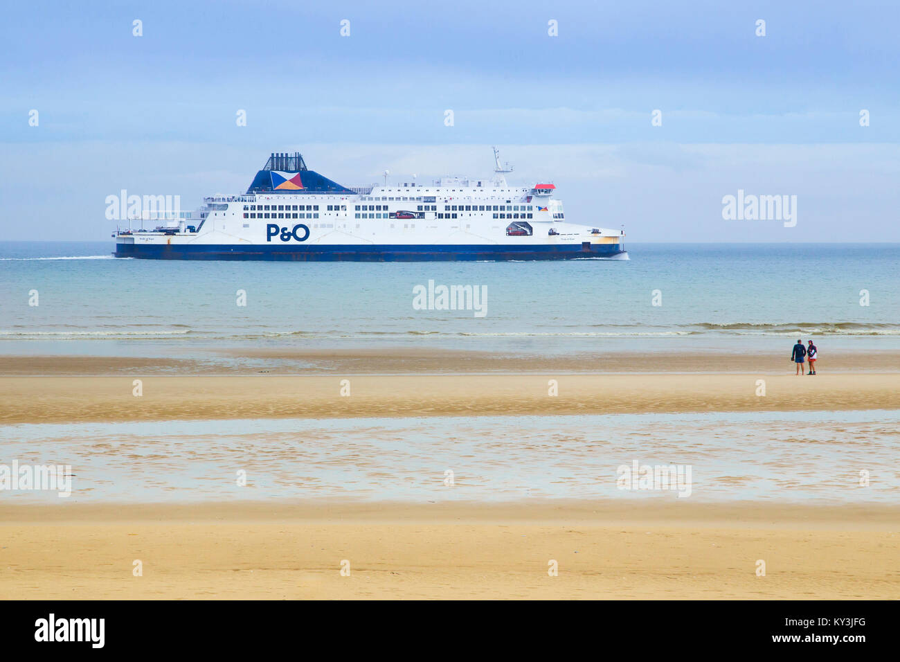 Sangatte - Bleriot Plage (Francia settentrionale): imbarcazione appartenente alla compagnia di navigazione P&O, traghetto "Pride of Kent' Foto Stock