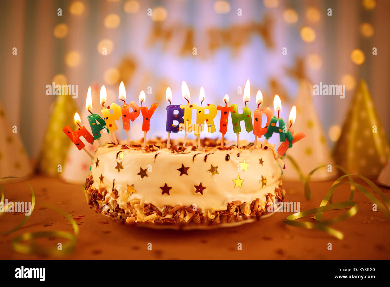 Buon compleanno torta con candele Foto Stock