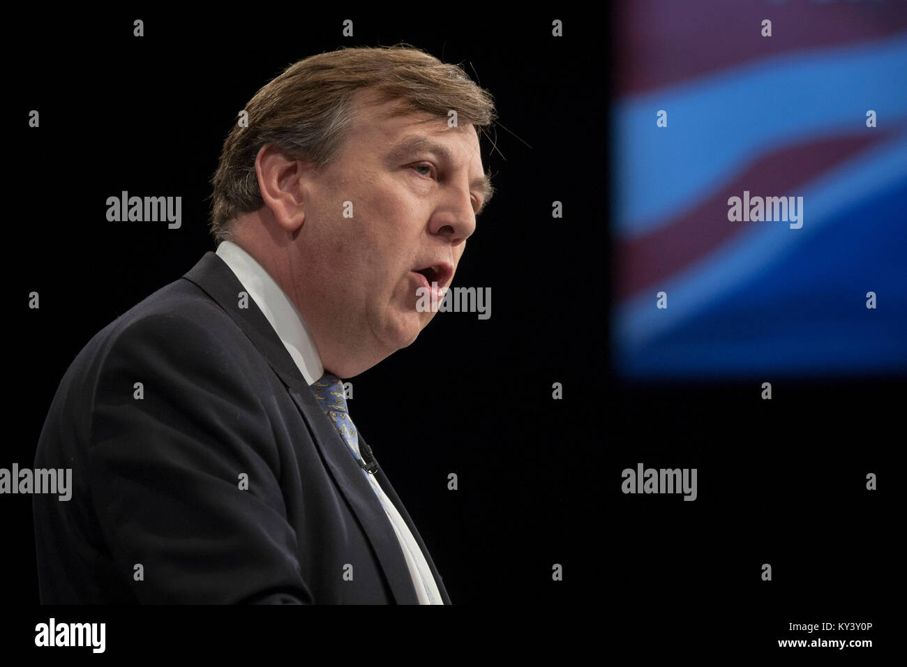 Il segretario di Stato per la cultura e i mezzi di informazione e lo Sport John Whittingdale MP, rivolgendosi ai delegati il secondo giorno del partito conservatore conferenza annuale a Manchester. La conferenza ha avuto luogo tra il 4-7 ottobre e che è stato il primo dato che i conservatori hanno vinto i 2015 elezioni generali britanniche. Foto Stock