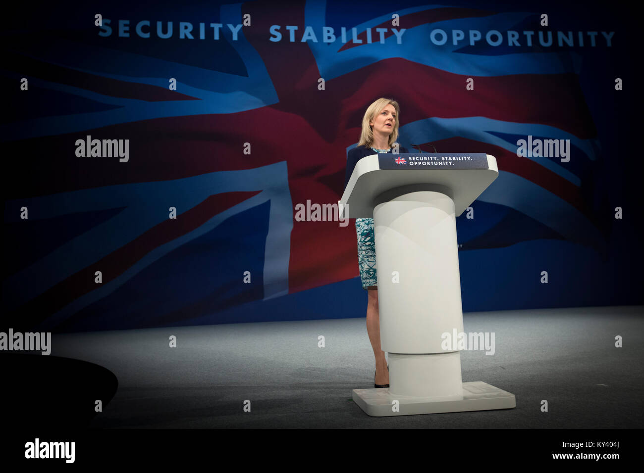 Il futuro primo ministro del Regno Unito, Liz Truss, deputato, tenne un discorso alla conferenza annuale del Partito Conservatore del 2015 a Manchester, in Inghilterra. Foto Stock