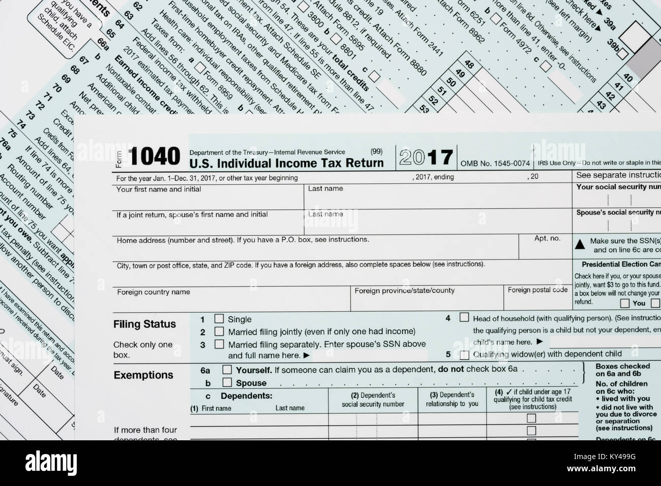 Macro close up 2017 IRS Form 1040 Foto Stock