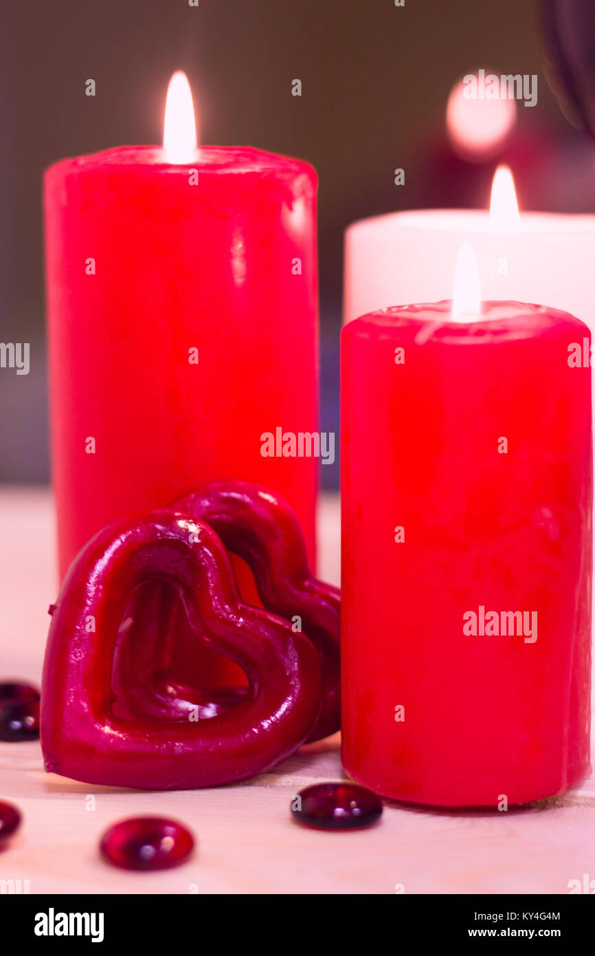 Il concetto di giorno di San Valentino con candele Foto stock - Alamy
