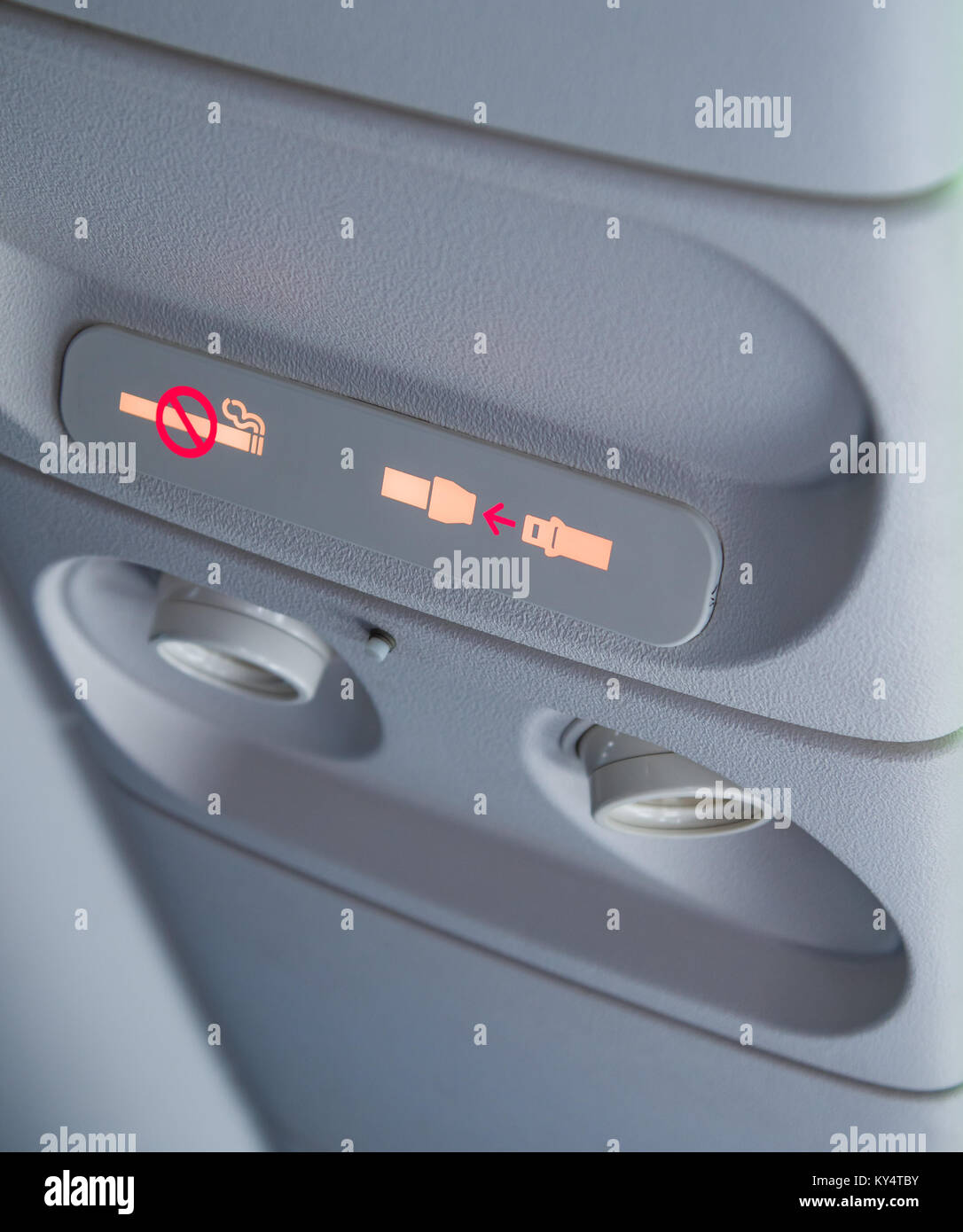 Aereo segno di cintura di sicurezza immagini e fotografie stock ad alta  risoluzione - Alamy