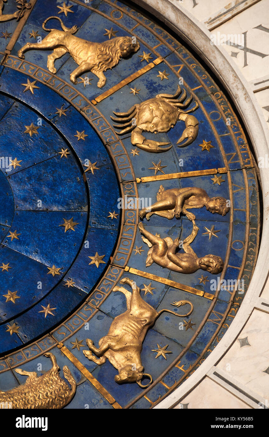 Dai tempi antichi e l'Astrologia. Dettaglio di Piazza San Marco renaissance Torre dell Orologio a Venezia con segni zodiacali, pianeta e stelle (XV secolo) Foto Stock