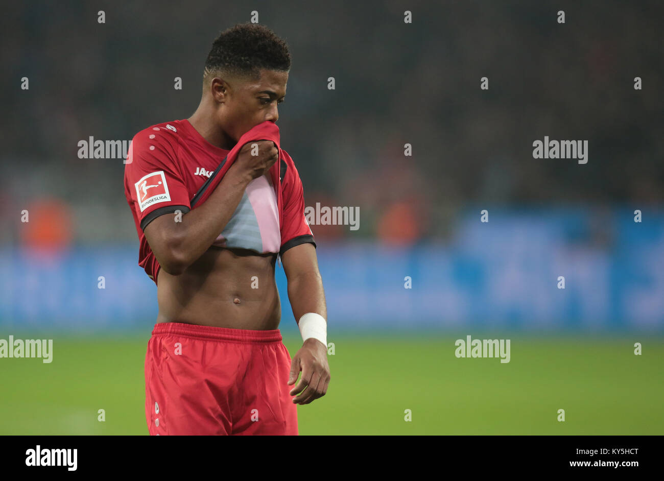 Seconda Maglia Bayer 28 LeverkusenLeon Bailey Seconda Maglia Bayer 28 LeverkusenLeon Bailey