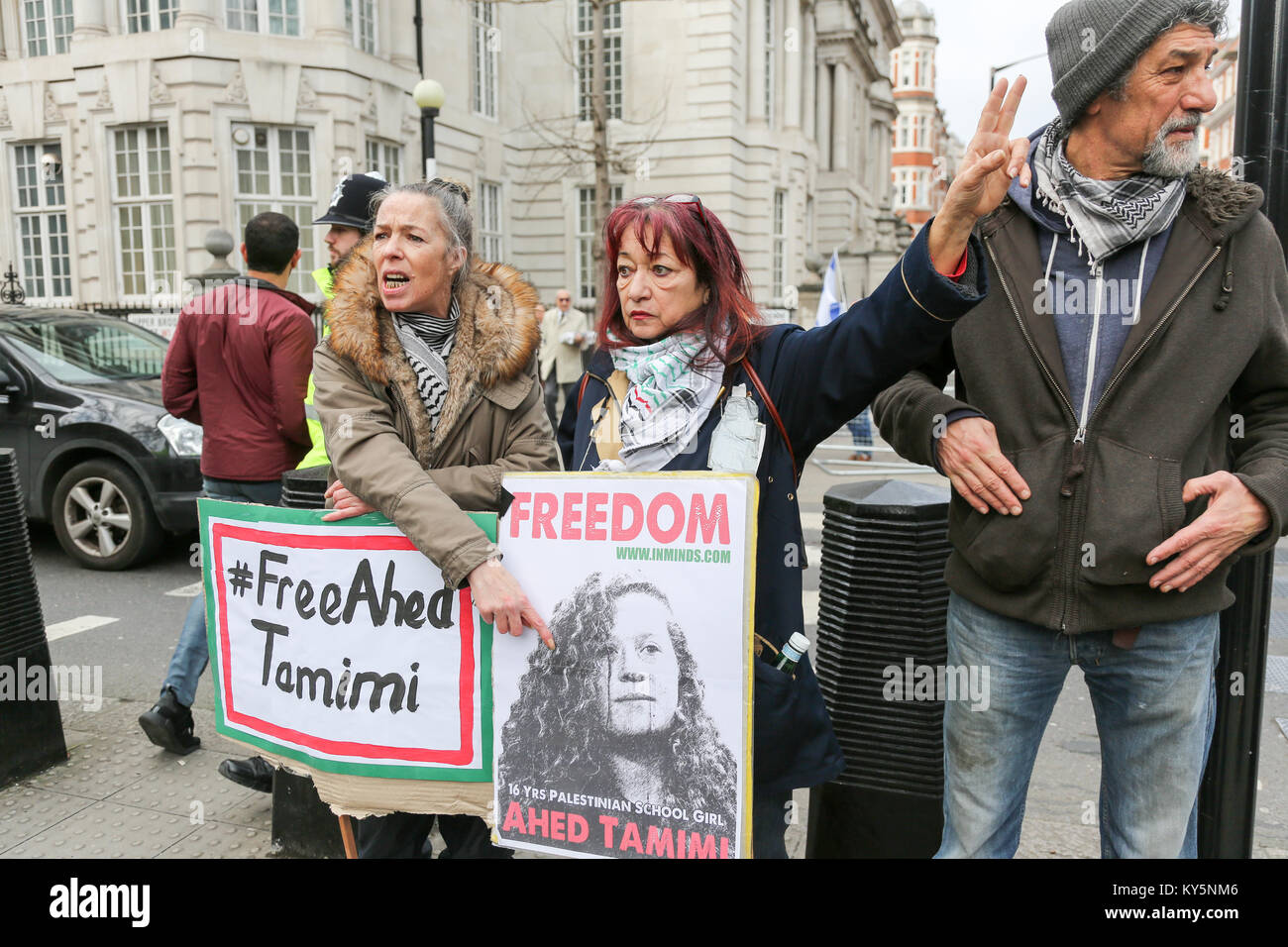 Londra, Regno Unito. Xiii gen, 2018. Protesta al di fuori dell'ambasciata americana a mostrare il proprio sostegno di Ahed Tamimi e bambini palestinesi prigionieri di Israele. Xiii gen, 2018. Credito: Penelope Barritt/Alamy Live News Foto Stock