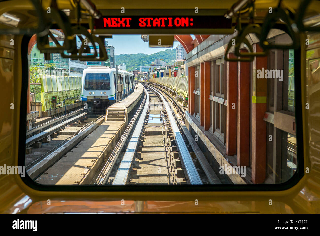 La vista dalla finestra della metropolitana di Taipei Foto Stock