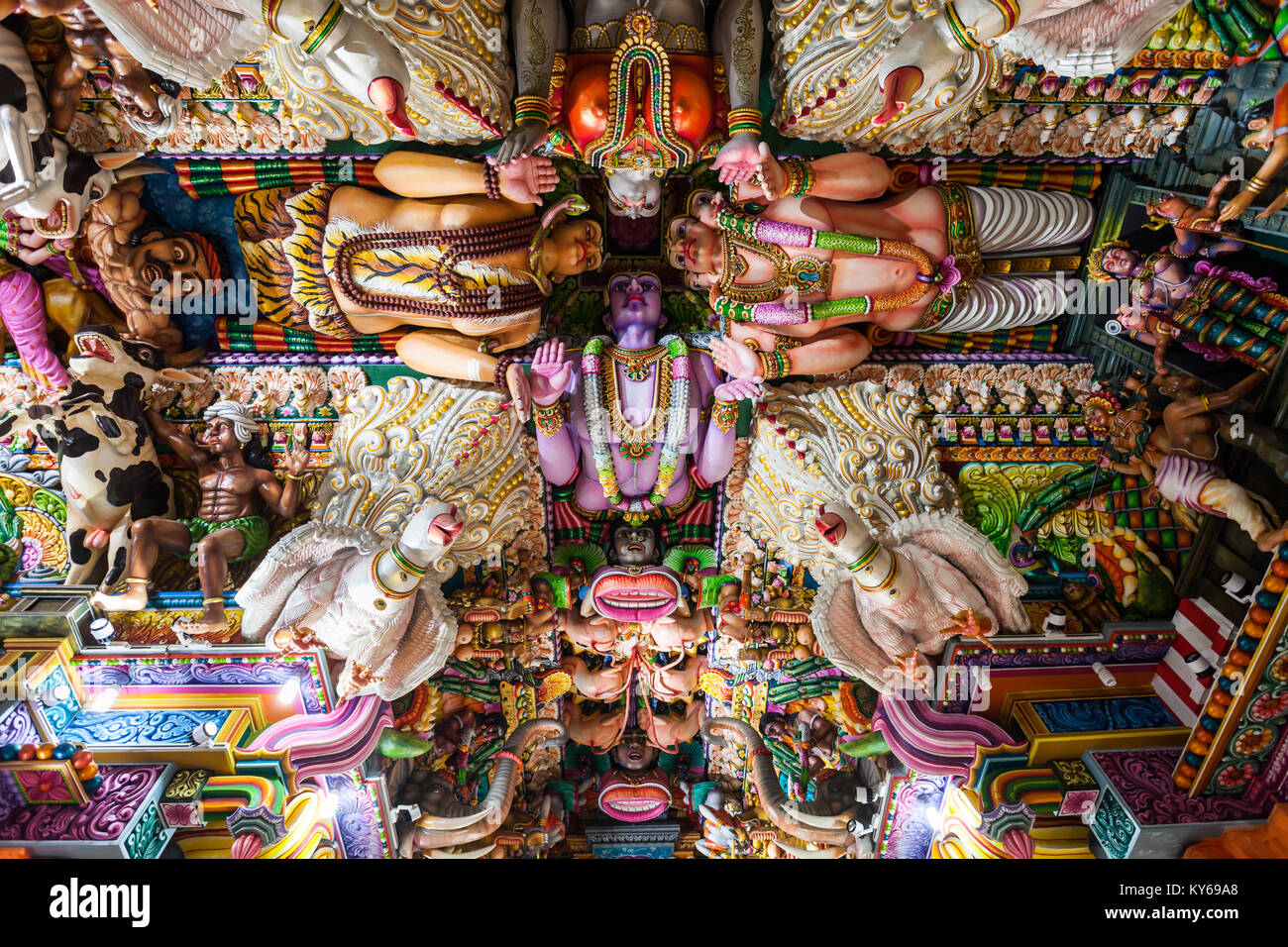TRINCOMALEE, SRI LANKA - 15 febbraio 2017: Pathirakali Amman Tempio o Pathrakali Ambal Kovil interni. Si tratta di un tempio indù dedicato alla dea Bhad Foto Stock