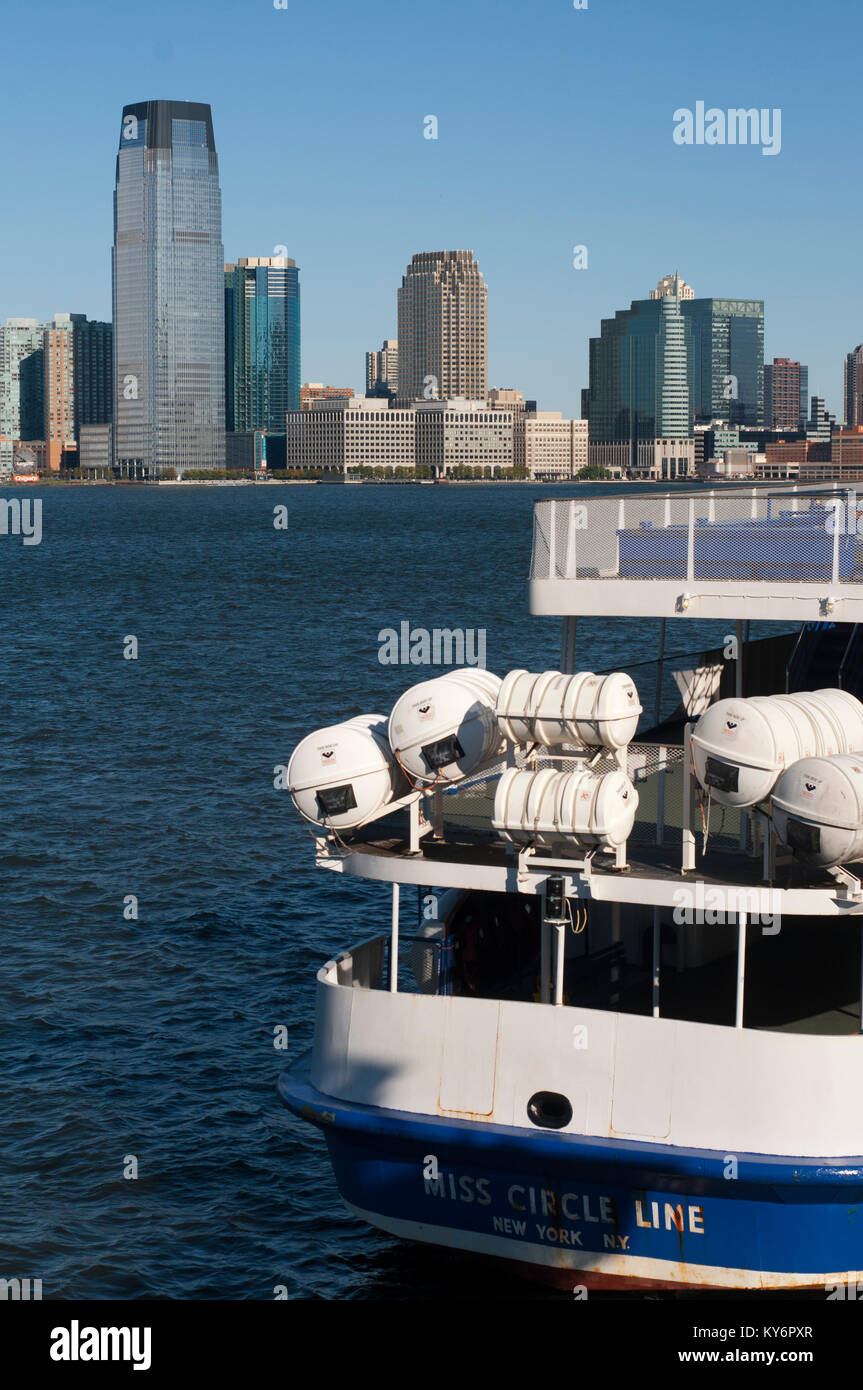 Nave o imbarcazione per la Statua della Libertà monumento nazionale, Liberty Island, New York, nello Stato di New York, Stati Uniti d'America Foto Stock