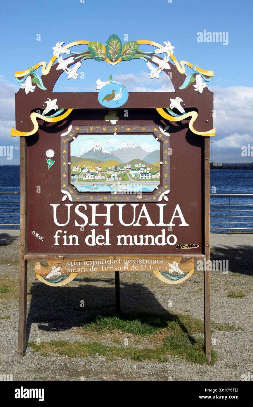 Broun sogn di fin del mundo sulla costa in Ushuaya, Argentina Foto Stock