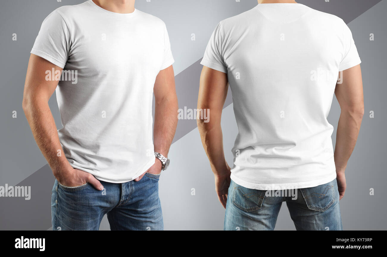 Mockup bianca t-shirt sull'uomo, pongono di fronte e retro. Isolato su uno  sfondo grigio con una striscia diagonale Foto stock - Alamy