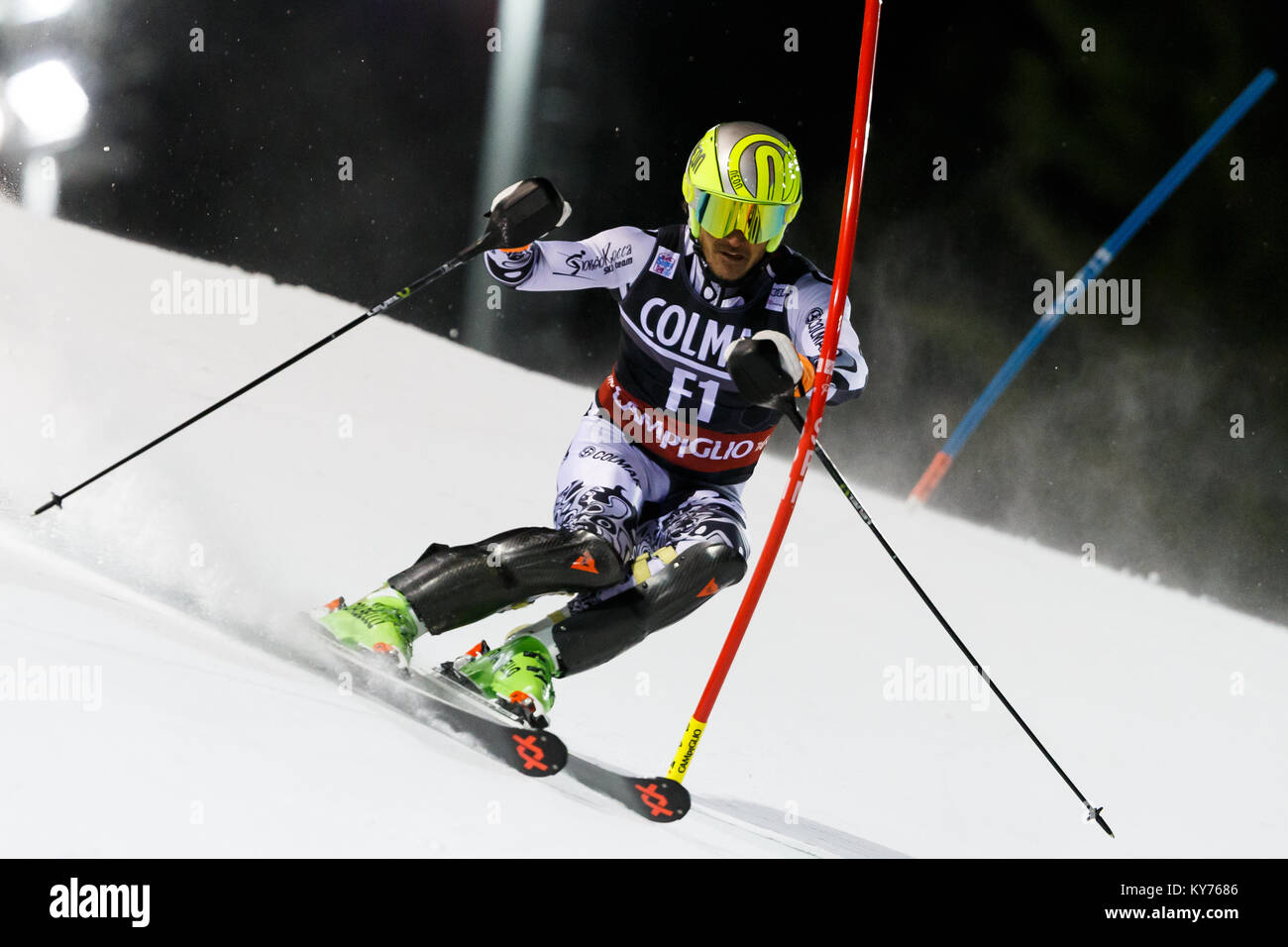 Madonna di Campiglio, Italia 22 dicembre 2017. Davide DAVILLA (Ita) antesignani nell'Audi FIS Coppa del Mondo di Sci Alpino Slalom Speciale maschile su 3Tre Foto Stock