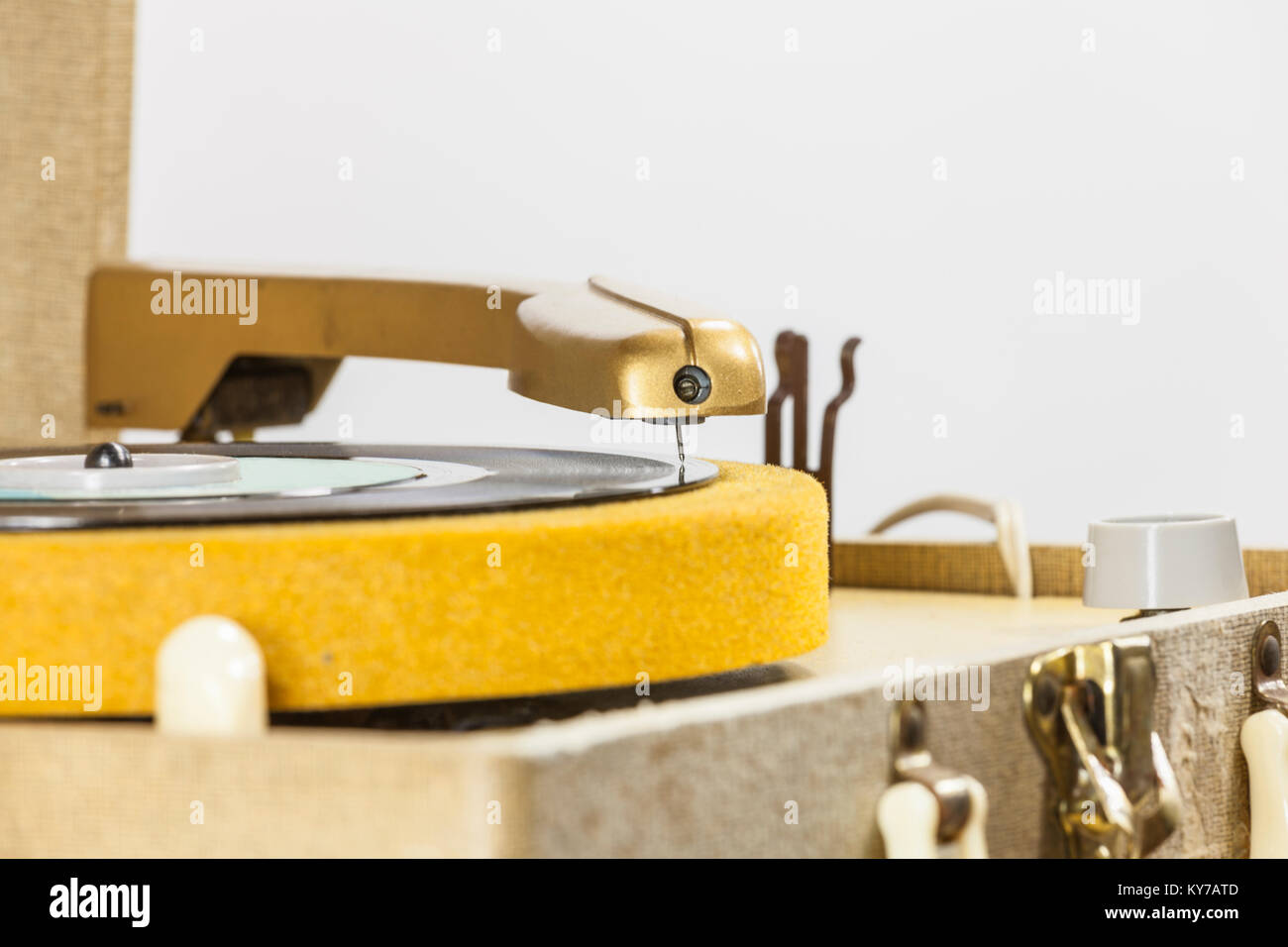 Macro close up di annata record giocatore ago su 45 rpm. Foto Stock