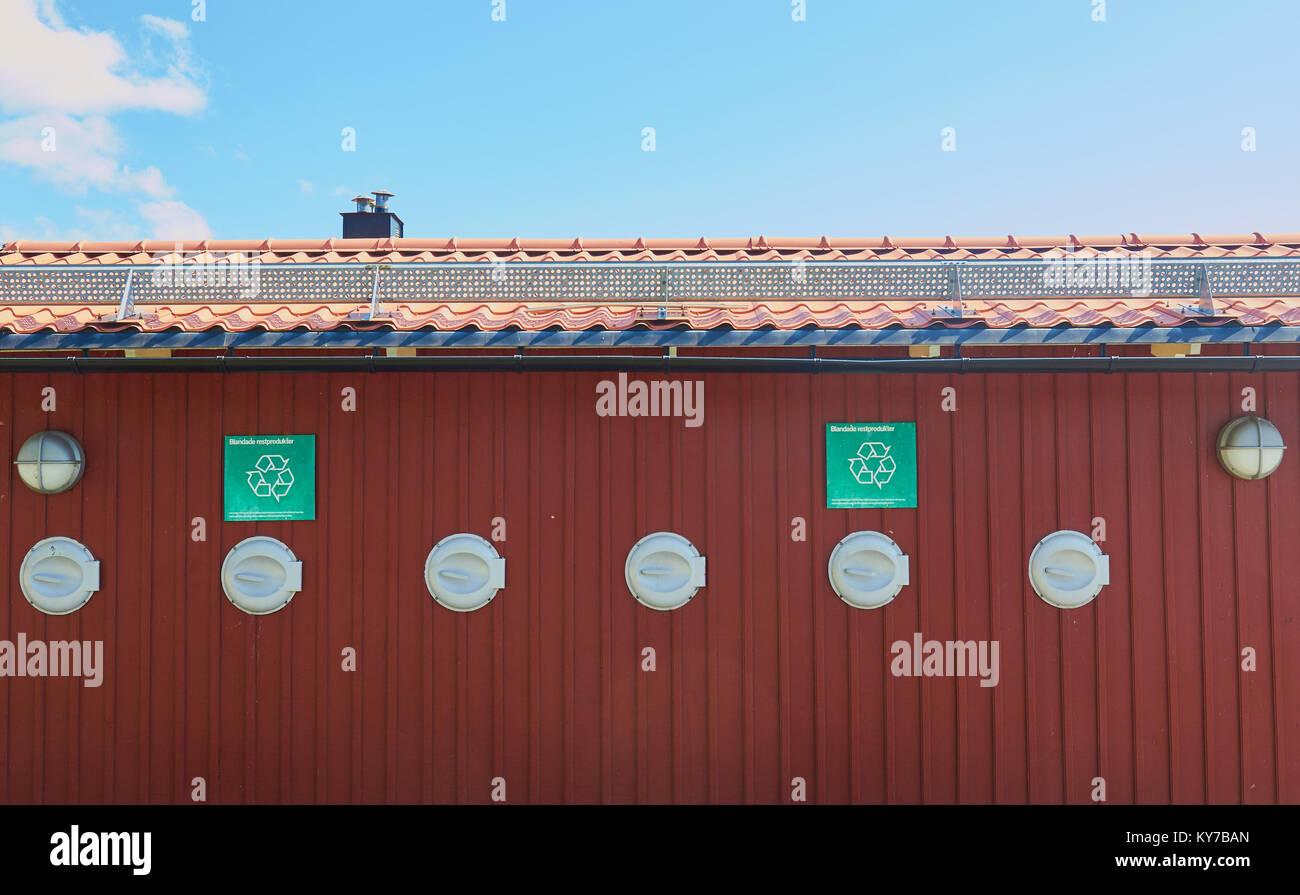 Rifiuti impianti di riciclaggio per la visita di barche, Ljustero, contea di Stoccolma, Svezia, in Scandinavia. Ljustero è un isola nella parte settentrionale della st Foto Stock
