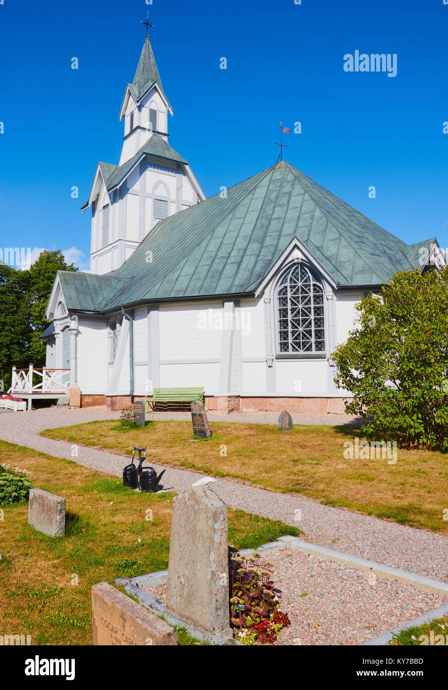 Dipinto di bianco in legno ottagonale chiesa, costruita nel tardo ottocento, Ljustero, contea di Stoccolma, Svezia, in Scandinavia.architettura Foto Stock