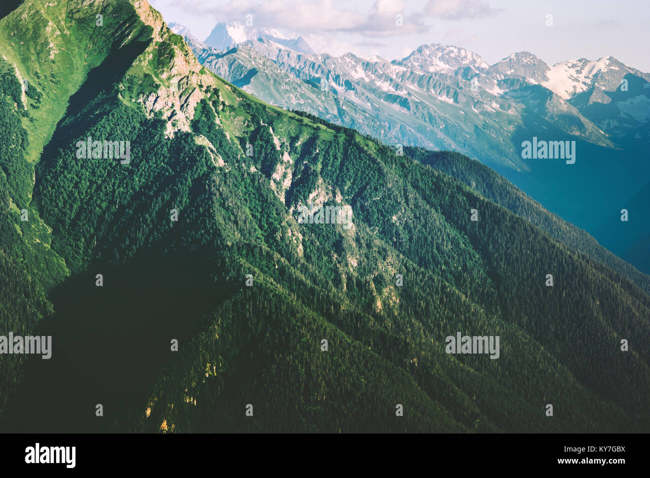Gamma di Montagne Paesaggio dei picchi di viaggio estivo natura selvaggia scenic vista aerea Foto Stock