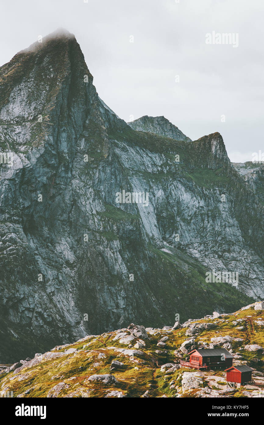 Montagne Paesaggio rifugio Munkebu Hermannsdalstinden escursione in Norvegia viaggi scandinava Foto Stock