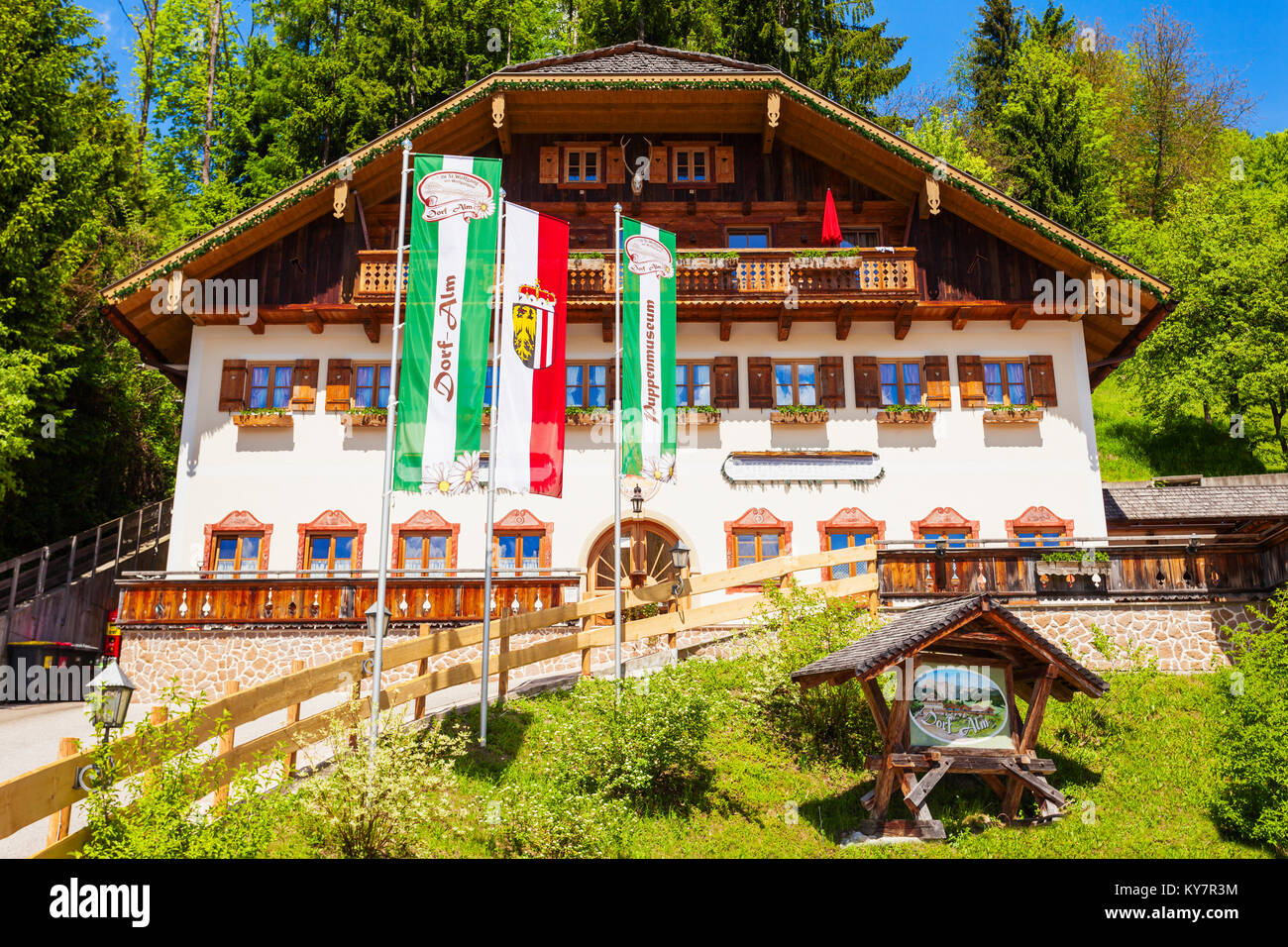 ST WOLFGANG, Austria - 17 Maggio 2017: Puppenmuseum (Dorf-Alm) è museo dei burattini e bambole in Sankt Wolfgang im Salzkammergut, Austria Foto Stock