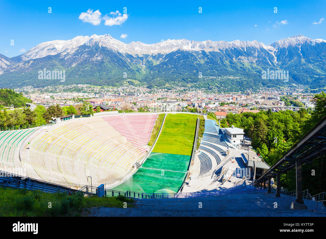 INNSBRUCK, Austria - 22 Maggio 2017: Il Bergisel Sprungschanze Stadion è una ski jumping hill Stadium si trova in Bergisel a Innsbruck in Austria Foto Stock